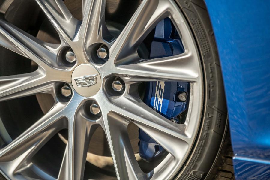 Колеса Cadillac CT5 350T 2019 года  (фото 21 из 40)